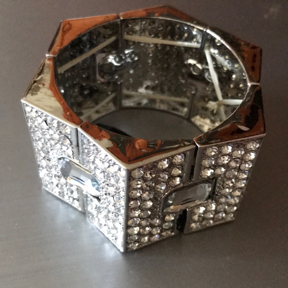 Jewelry - Picture 3 of 11